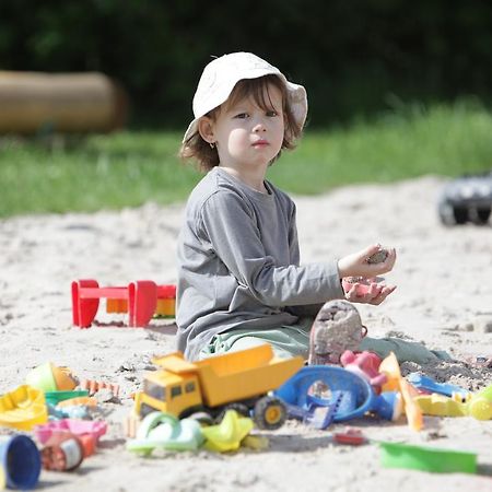 Готель Camping Oase Praha Zlatniky  Екстер'єр фото