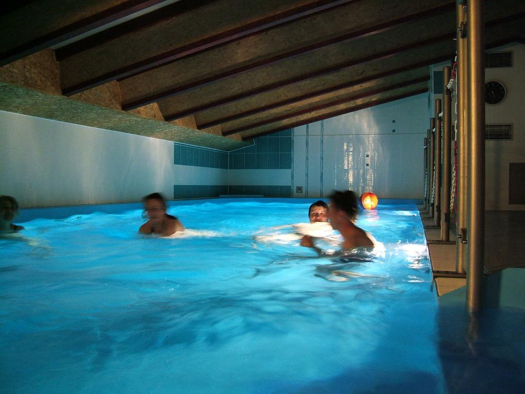 Готель Camping Oase Praha Zlatniky  Екстер'єр фото