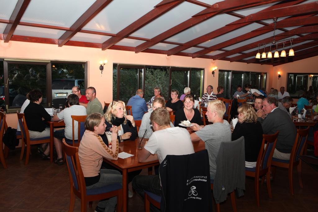 Готель Camping Oase Praha Zlatniky  Екстер'єр фото