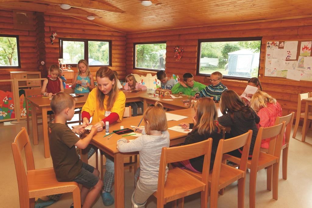 Готель Camping Oase Praha Zlatniky  Екстер'єр фото