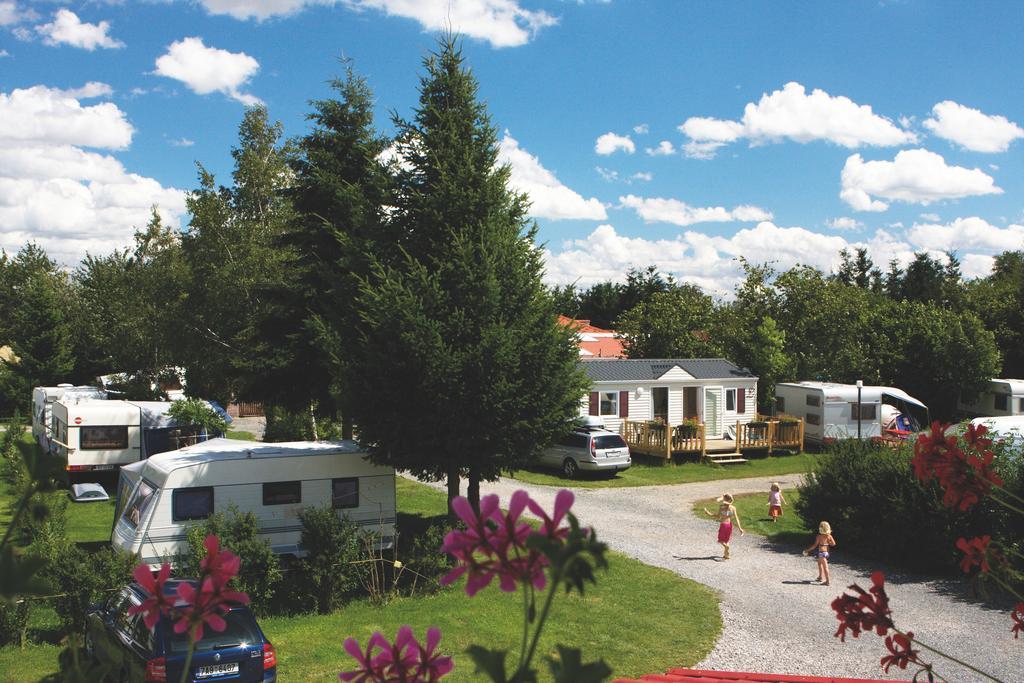 Готель Camping Oase Praha Zlatniky  Екстер'єр фото