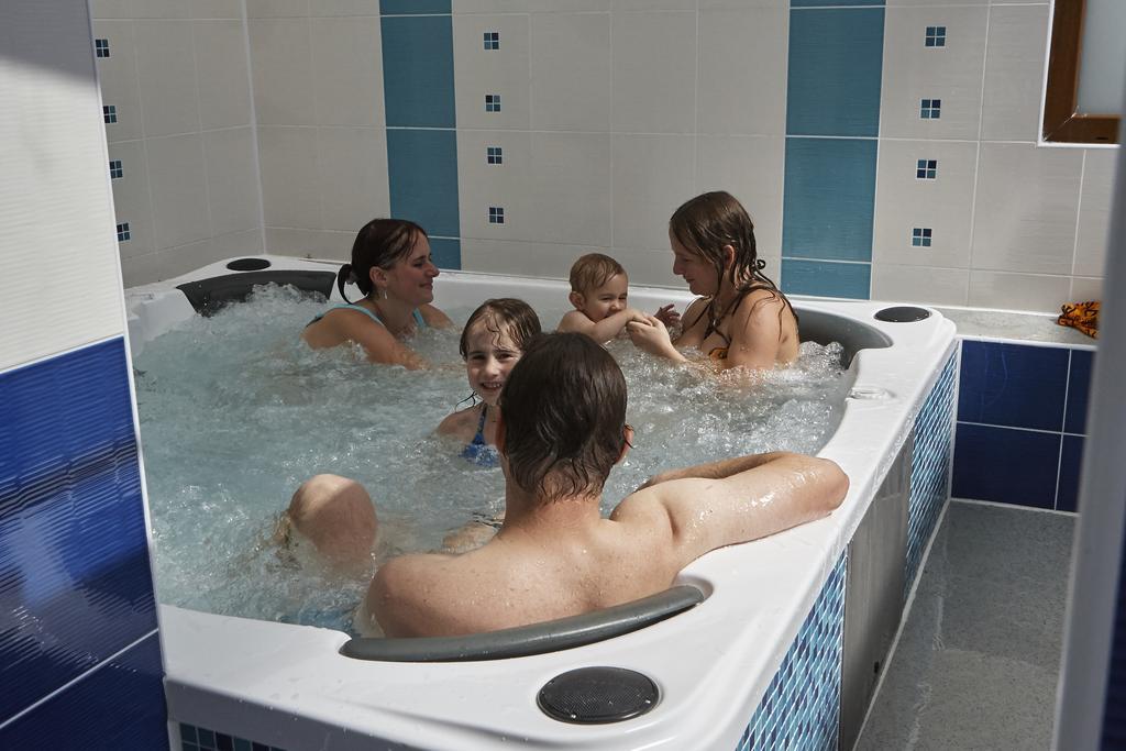 Готель Camping Oase Praha Zlatniky  Екстер'єр фото